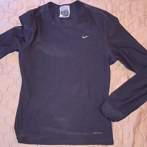Nike dry fit long sleeve shirt. Size M.